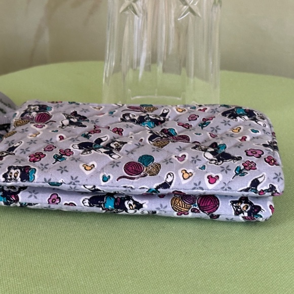 VERA BRADLEY DISNEY RFID DOUBLE ZIP ID CASE IN PLAYFUL FIGARO:NWT FIGARO THE CAT - Picture 10 of 15